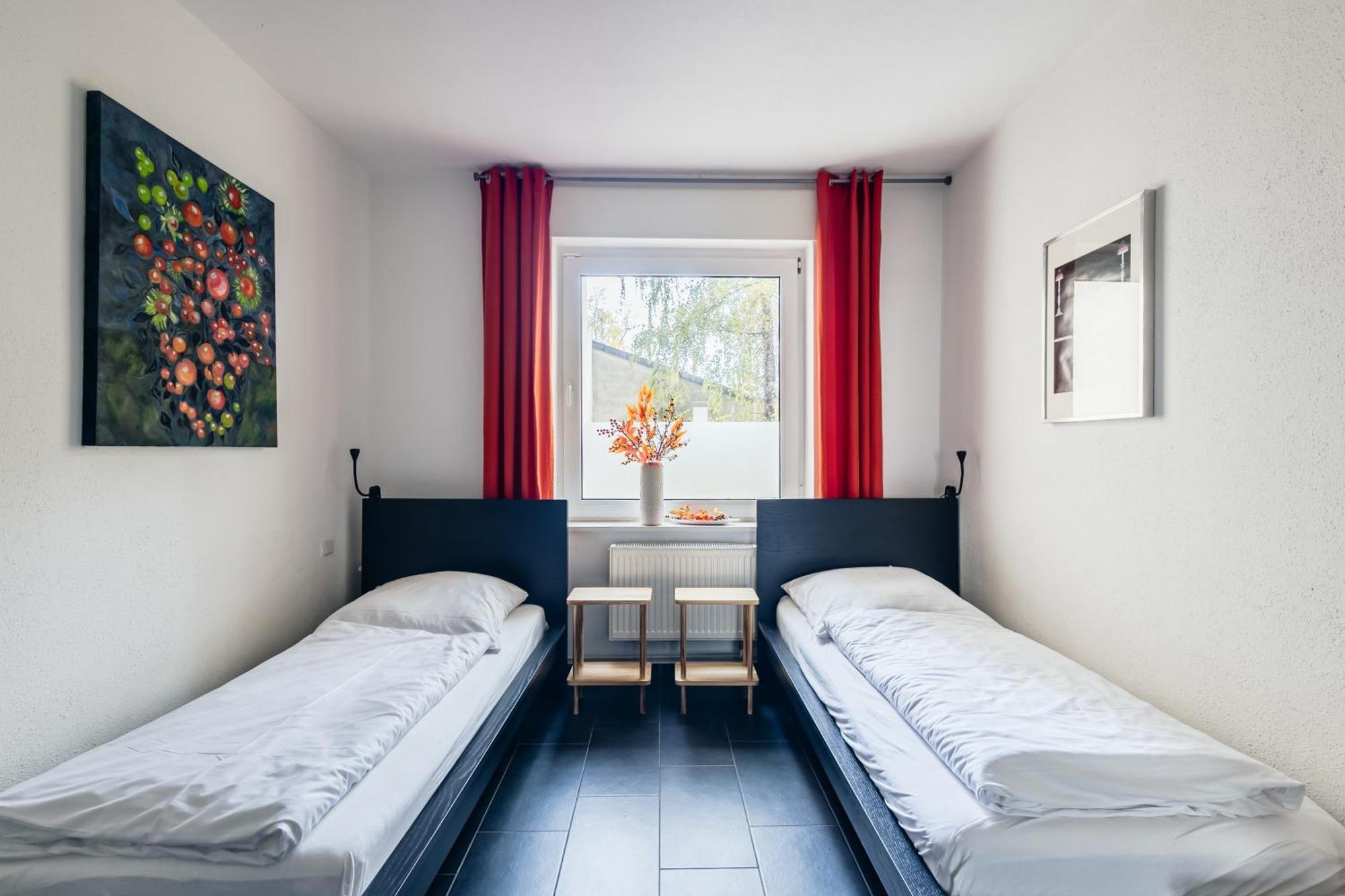 Centrally Located 2-Room Apartment Ганновер Номер фото